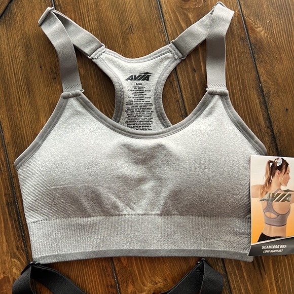 2 Sports bra size small - Picture 4 of 4